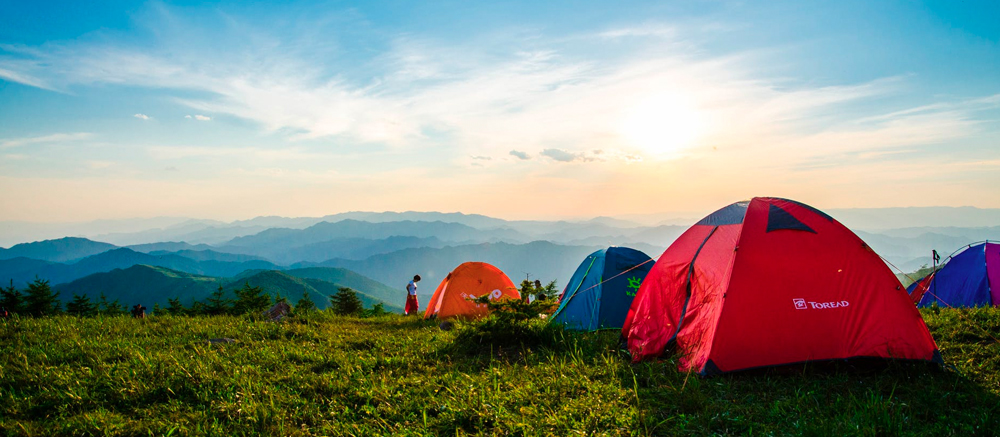 Paklijst kamperen: 20 belangrijkste kampeerspullen